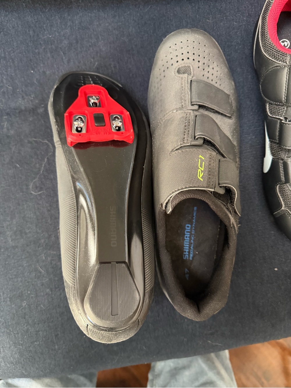 Shimano Black Men’s RC1 Cycling Shoes with Red Cleat
